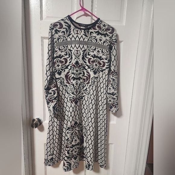 Women's Long Sleeve Geometric Print Dress - Picture 7 of 8